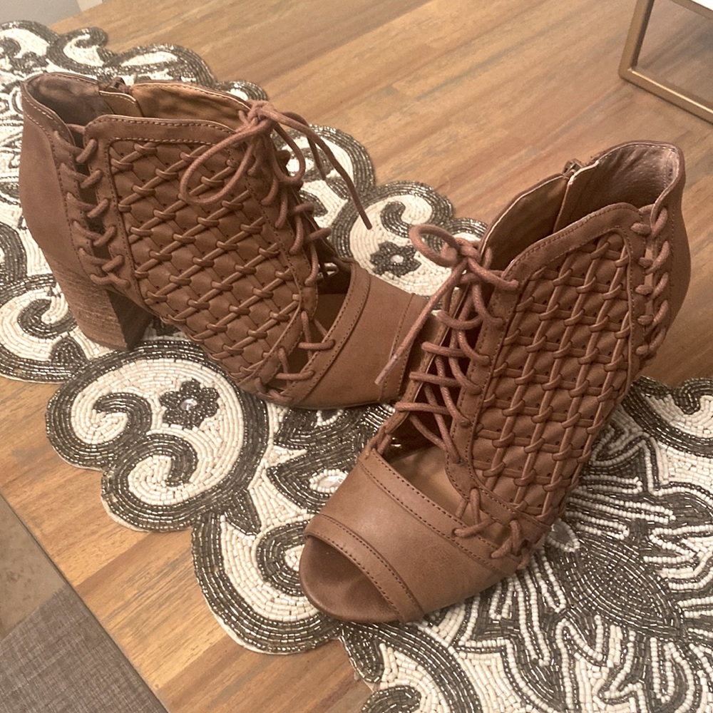 Not Rated Wedge Sandal Size 8.5